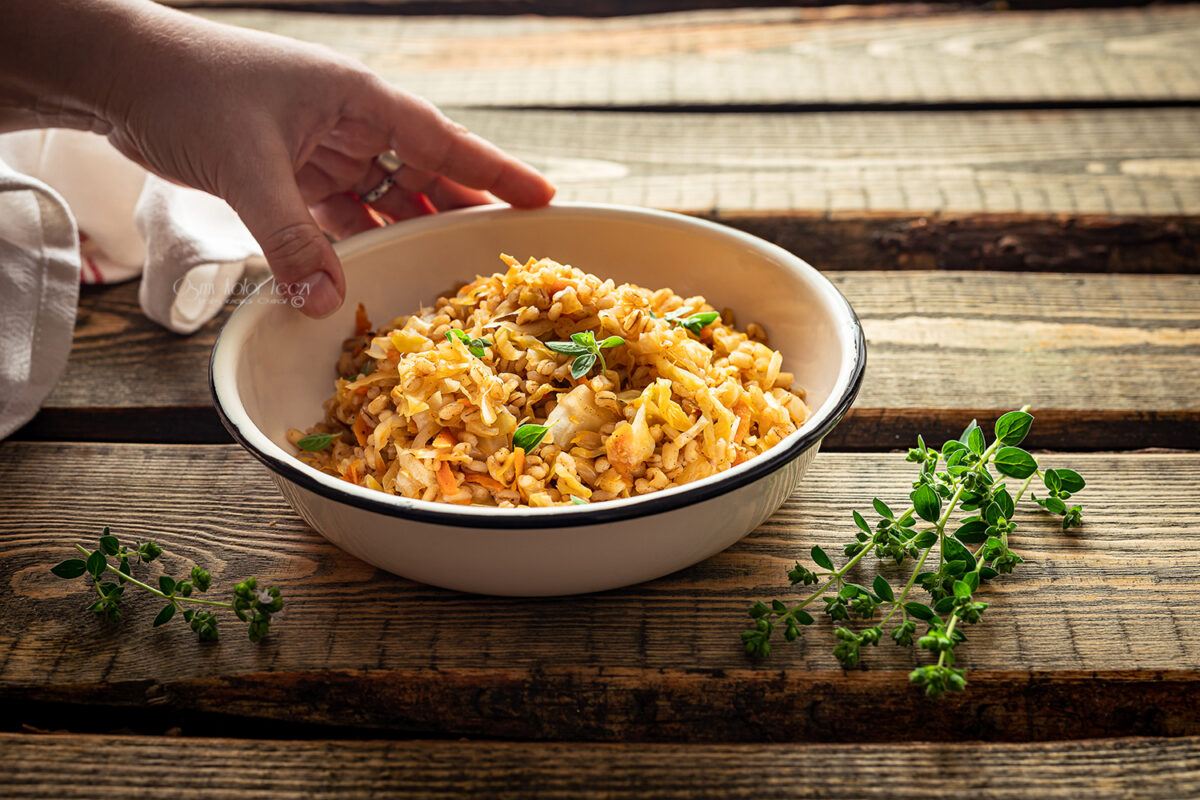 pęczak z młodą kapustą